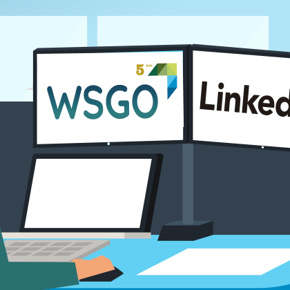 een animatiepoppetje die kijk naar meerdere beeldschermen waar de logo's van de WSGO en LinkedIn op staan. 